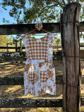 Load image into Gallery viewer, Homemakers Apron 🧺 custom made brown vintage floral & check only 1 available