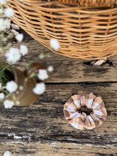 Load image into Gallery viewer, 🤎 brown check scrunchie
