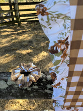 Load image into Gallery viewer, 🤎 brown check scrunchie

